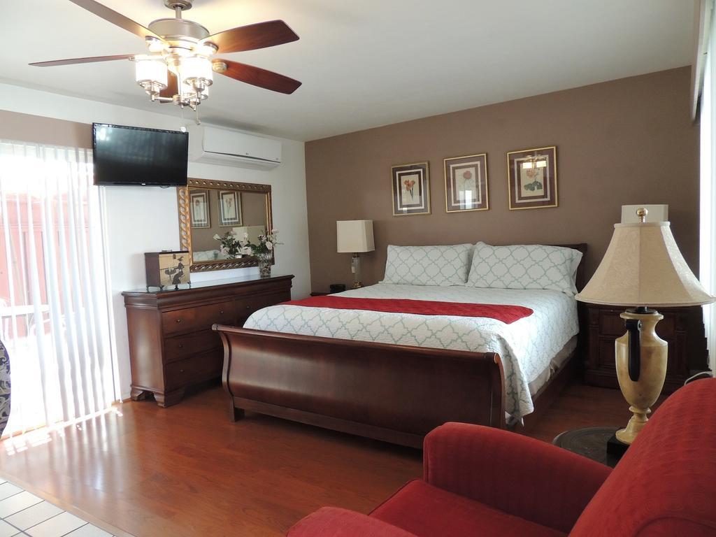 Casa Larrea Inn Палм Дезърт Екстериор снимка