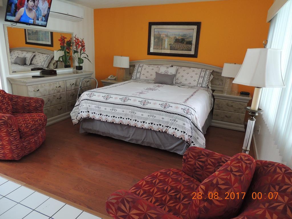 Casa Larrea Inn Палм Дезърт Екстериор снимка