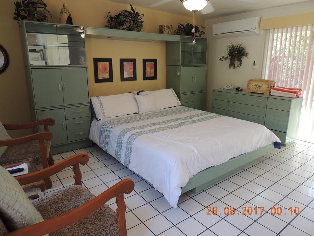 Casa Larrea Inn Палм Дезърт Екстериор снимка